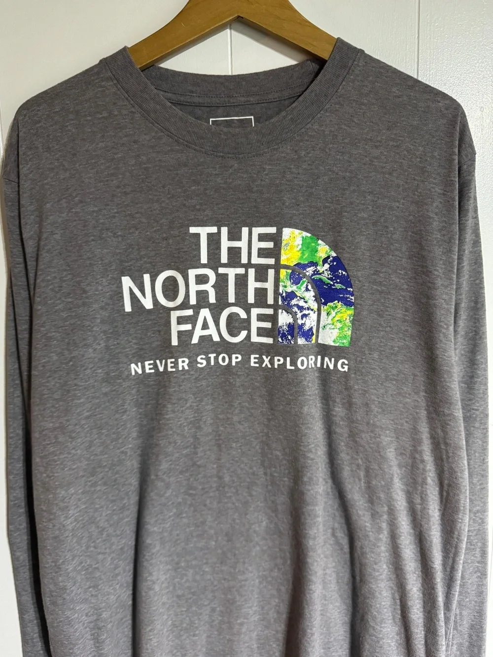 The North Face Men’s Long Sleeve Earth Graphic T-shirt Logo Tee Grey Large TNF